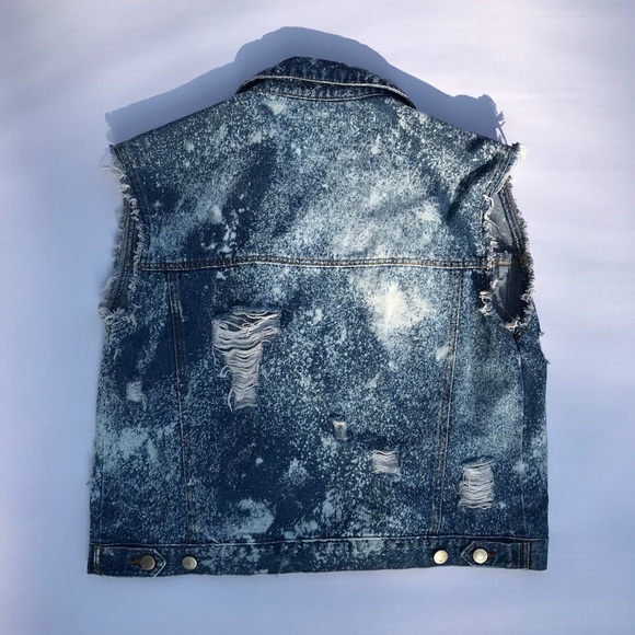 Adrienne Vittadini Petites Bleached Denim Vest - Picture 4 of 7